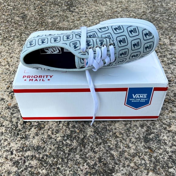 Priority Mail Vans - Picture 3 of 8